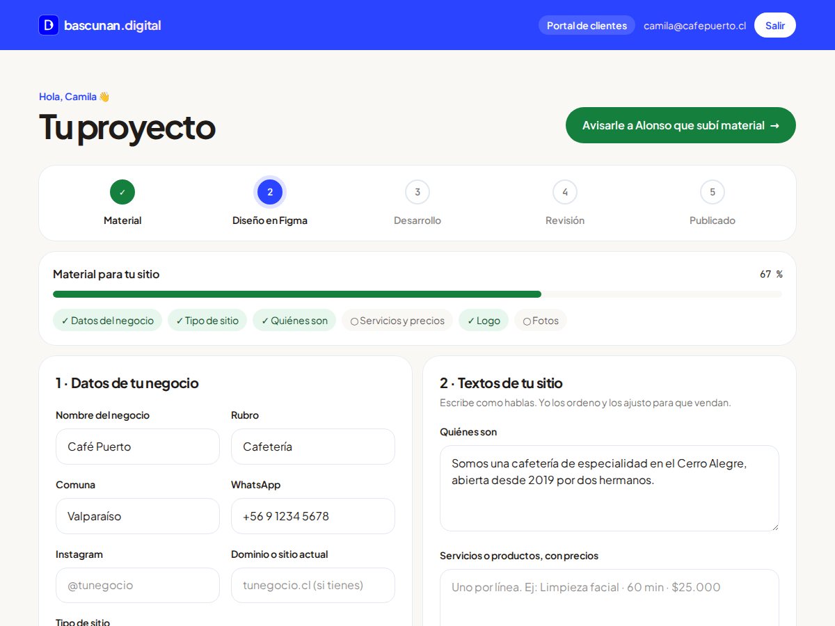 Vista del portal de clientes: etapas del proyecto, progreso del material y subida de archivos